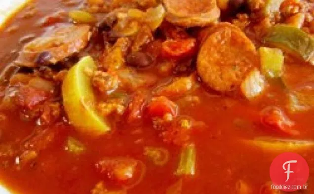 Salsicha picante e sopa de pimenta vermelha