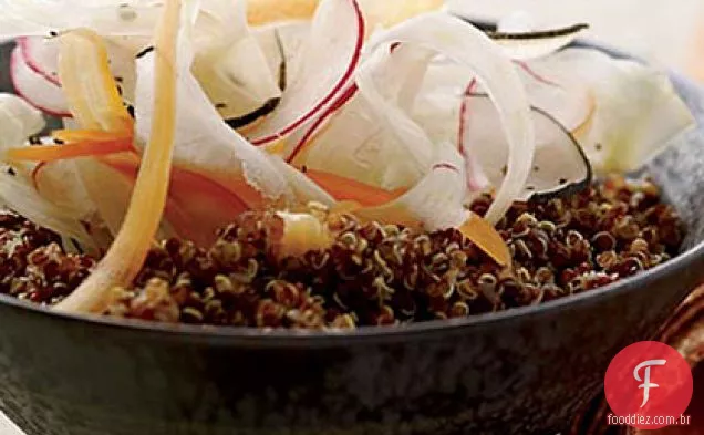 Salada de Quinoa com limão e legumes raspados