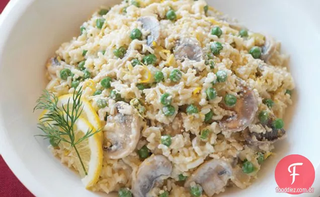 Arroz cremoso com ervilhas e cogumelos