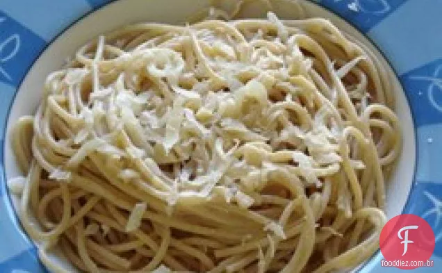 Vinho branco e creme de sonho de alho