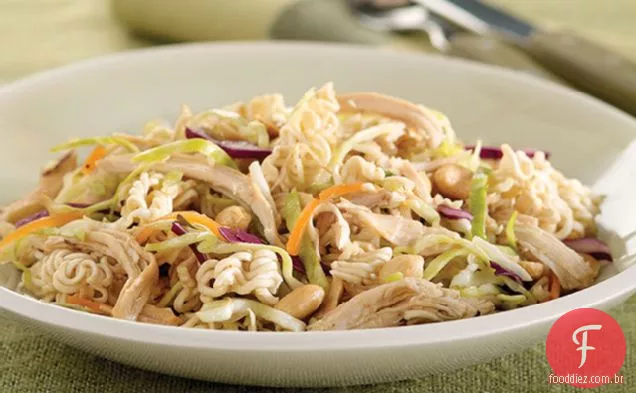 Salada De Macarrão Com Repolho De Frango