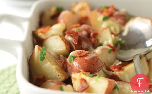 Batatas vermelhas assadas com queijo com Bacon