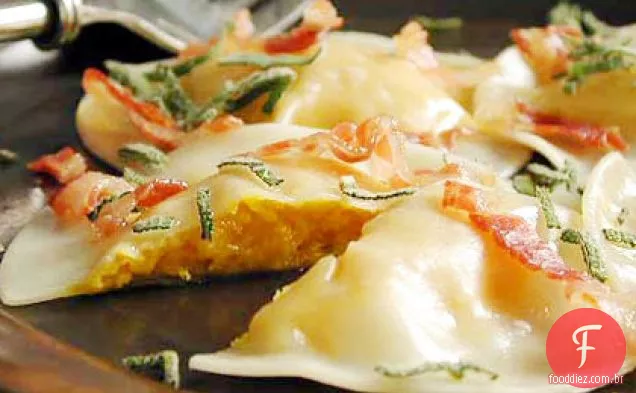 Ravioli de abóbora com Pancetta e sálvia