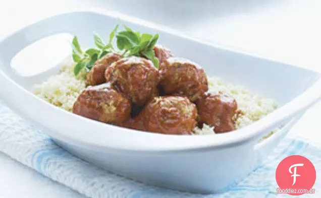 Almôndegas mediterrâneas com cuscuz