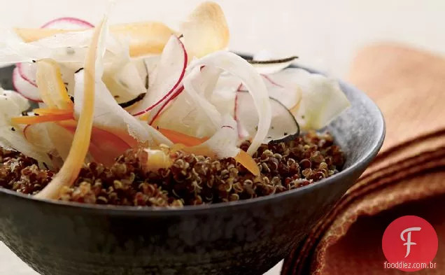 Salada de Quinoa com limão e legumes raspados
