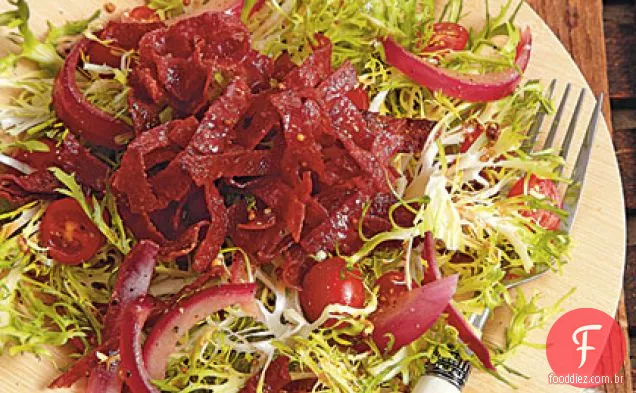 Salada De Frisee Quente Com Salame Kosher Crocante