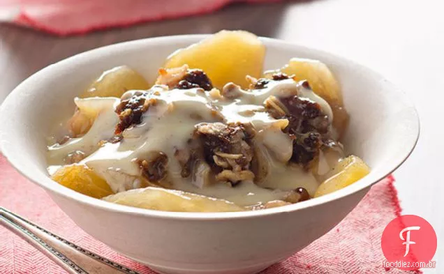 Batata frita da maçã do lento-fogão com molho morno da baunilha