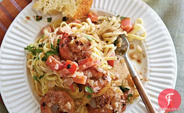 Linguine com camarão picante