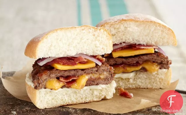 Bacon-Cheddar Hambúrgueres Recheados