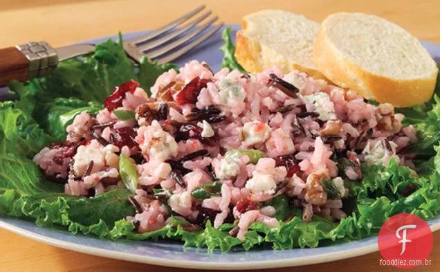 Salada de grãos longos e arroz selvagem com queijo azul, Cranberries e nozes