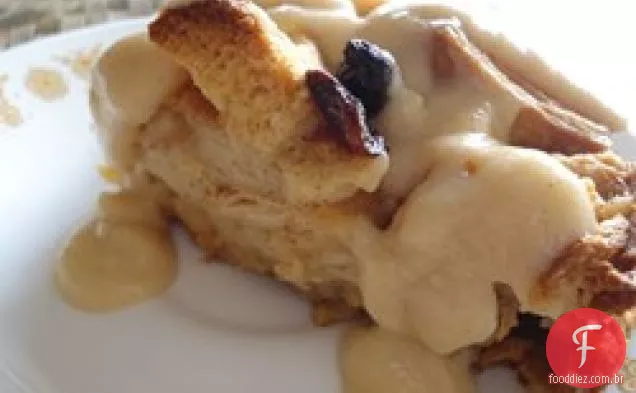 Melhor pudim de pão com molho de baunilha