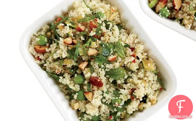 Salada de cuscuz com abobrinha e amêndoas torradas