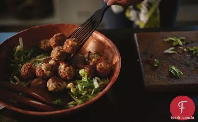 Salada De Almôndega De Peru Saborosa