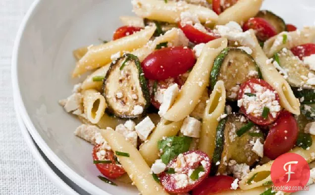 Pennette com abobrinha, Salata de Ricota e ervas frescas