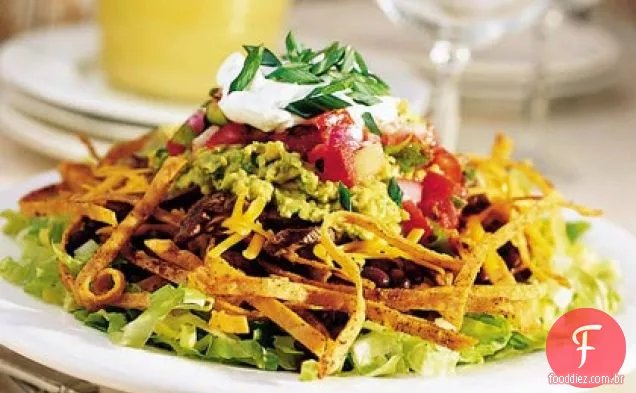 Salada de Taco com bigodes de tortilha