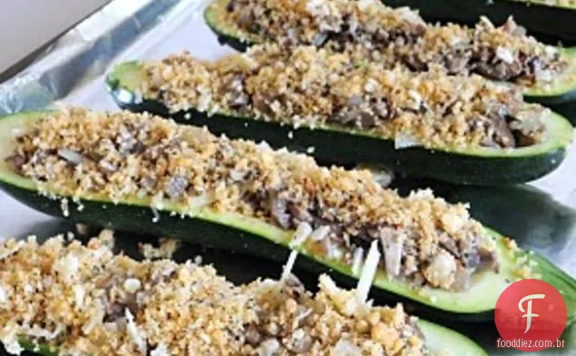 Abobrinha Recheada Com Cogumelos Com Cobertura De Panko Parmesão