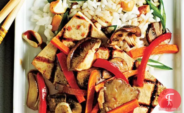 Bifes de Tofu com Shiitakes e vegetais