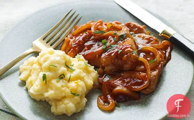 Carne de porco rápida para churrasco e batatas com queijo