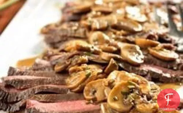 Bife de flanco com molho de cogumelos