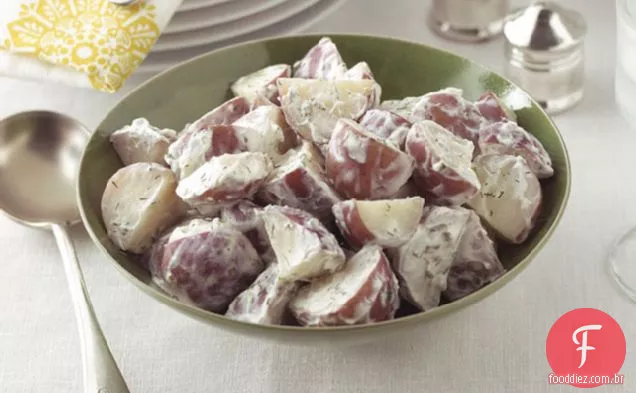 Batatas novas em molho cremoso de endro