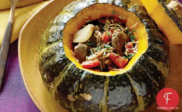 Abóbora Kabocha recheada com ensopado de cordeiro Árabe