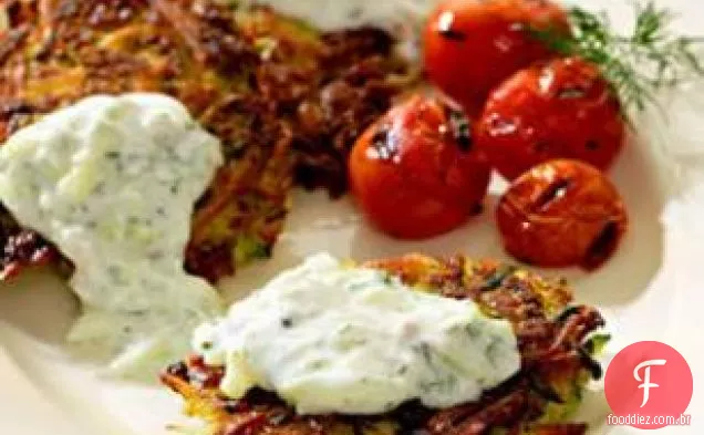 Latkes de abobrinha-batata com Tzatziki