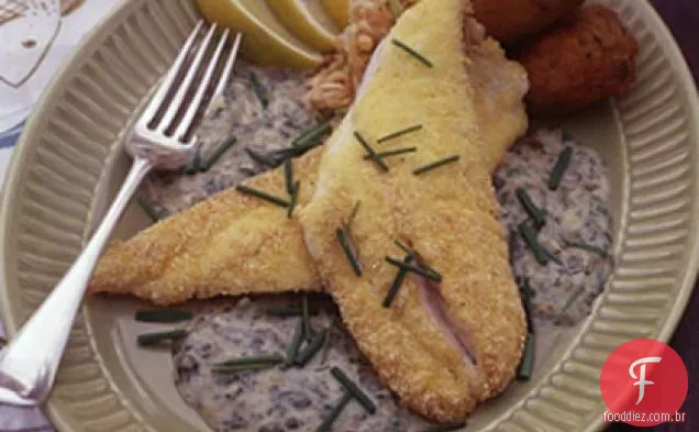 Linguado de Schoolkid com peixe-Camp Buerre Blanc