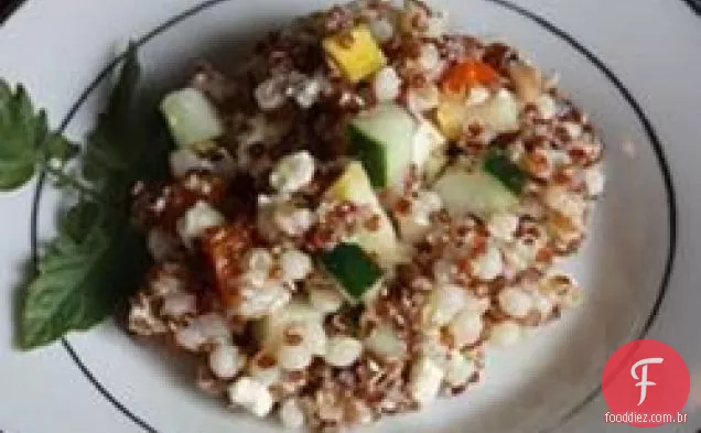 Quinoa, cuscuz e salada Farro com legumes de Verão