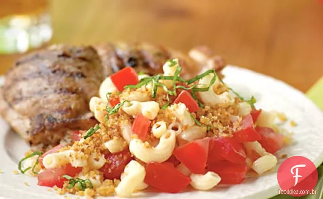 Salada de macarrão com tomates de Verão
