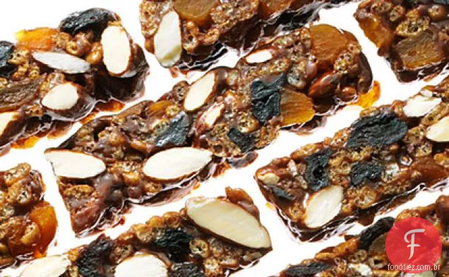 Sem assar barras de frutas e nozes em borracha