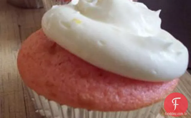 Cupcakes de morango com raspas de limão creme de queijo glacê