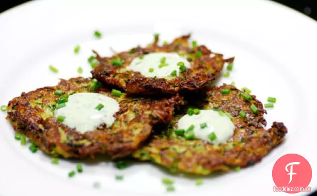 Panquecas De Abobrinha Com Creme De Cebolinha De Manjericão