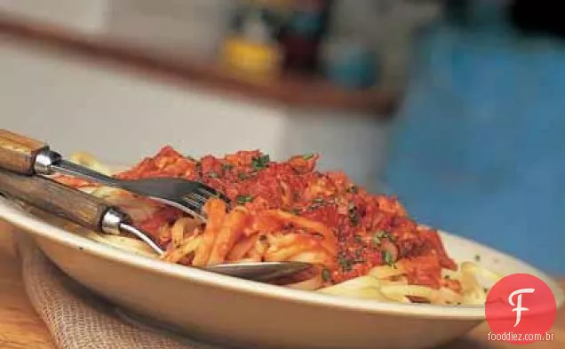 Linguine com molho de molusco vermelho
