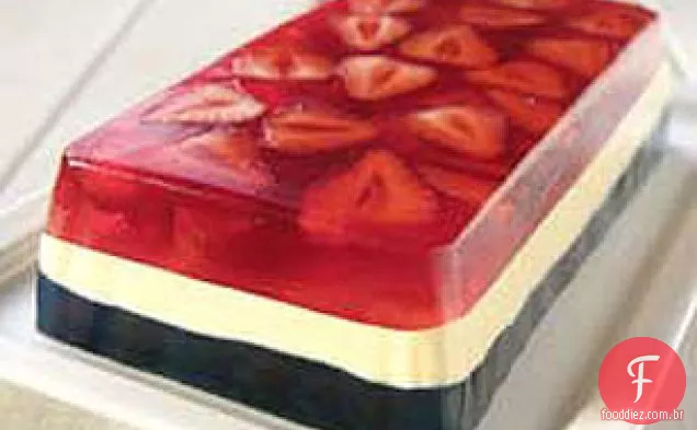 Salada de gelatina vermelha, branca e azul