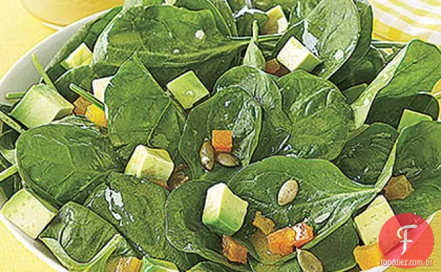 Salada de espinafre com sementes de abóbora e abacate