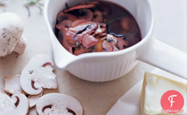 Molho De Vinho Tinto Com Cogumelos