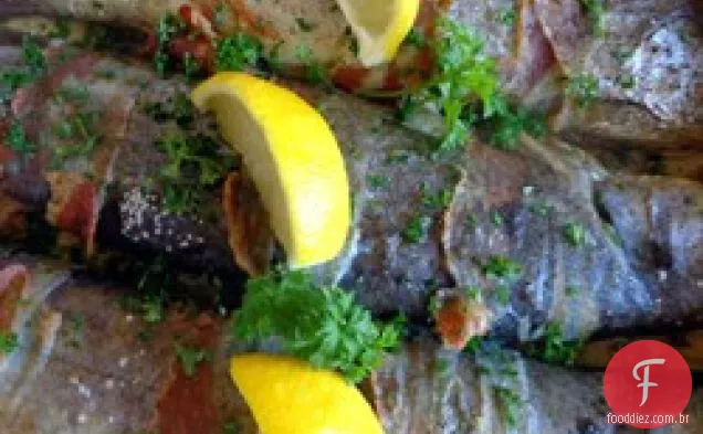 Truta embrulhada em bacon