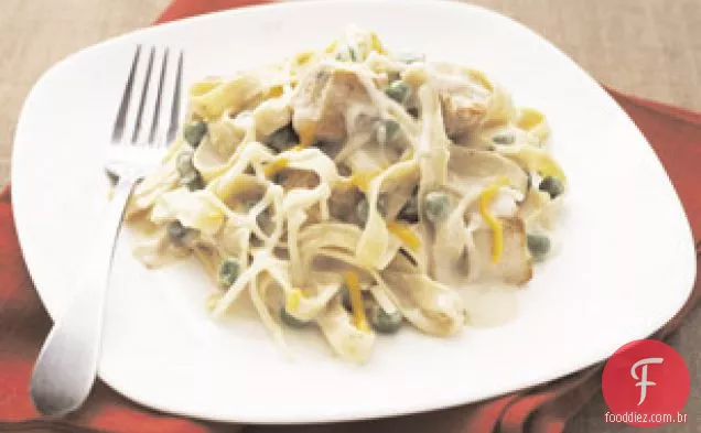 Creme de frango e ervilhas Noodle Toss