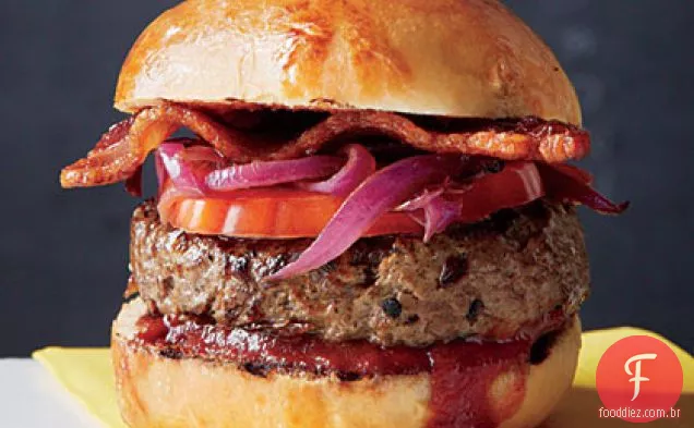 Hambúrguer Tennessee com molho Bourbon e churrasco