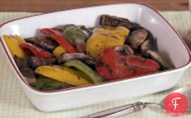 Salada Tri-Colorida Grelhada Da Pimenta & Do Cogumelo