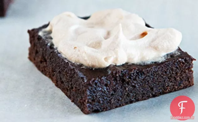 Barras mágicas do Brownie da abóbora com geada mágica da abóbora