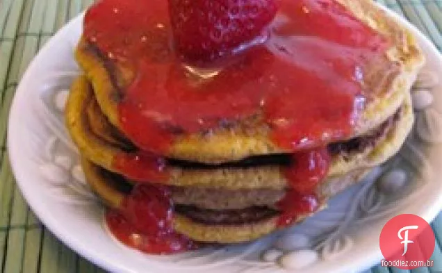 Panquecas Paleo com morangos puré