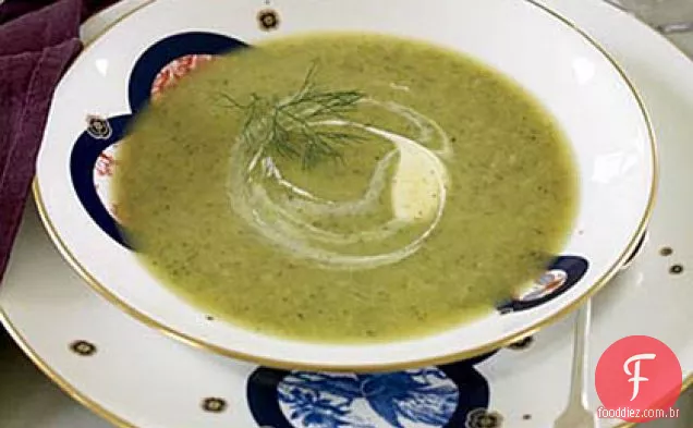Sopa de abobrinha e erva-doce
