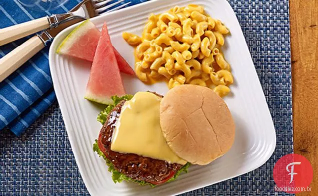 Cheeseburgers para churrasco com jantar Deluxe De Macarrão e queijo