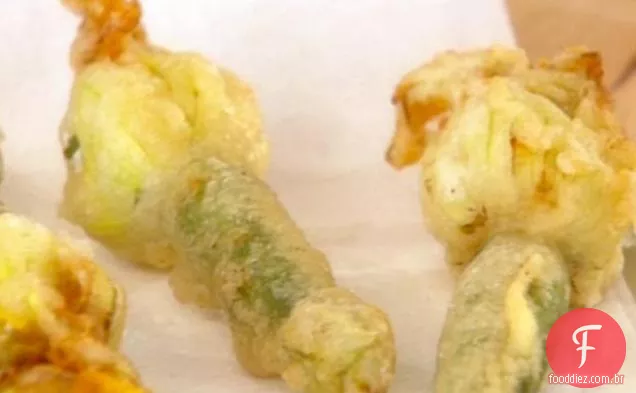 Flores De Abobrinha Recheadas Com Queijo Frito