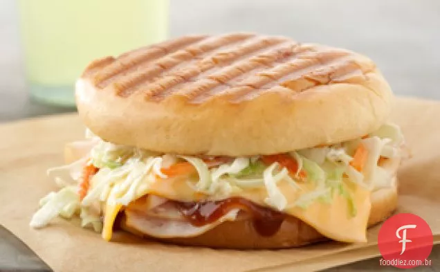 Churrasco Peru Panini com salada de repolho cremosa