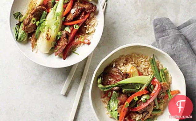 Fritar carne de porco crocante com baby Bok Choy