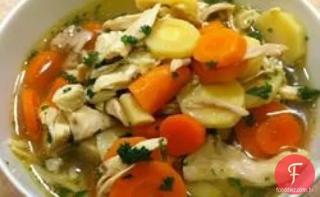 Sopa De Macarrão De Frango Feita Em Casa!