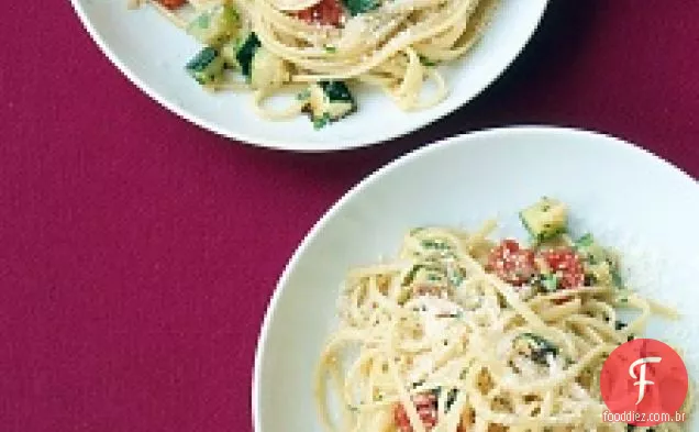 Abobrinha Assada E Macarrão Com Tomate