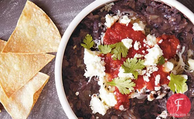 Chipotle Black Bean Dip com Chips de milho